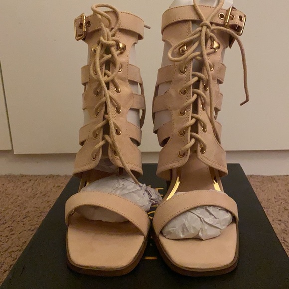 Gorgeous NEVER WORN Lace up sandals!! - Picture 2 of 3